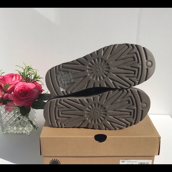 UGG Classic Zodiac Short Boots - Picture 6 of 8